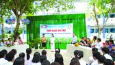 Công ty TNHH MTV Xổ số kiến thiết Đồng Tháp trao học bổng “Thắp sáng ước mơ” cho học sinh huyện Lấp Vò