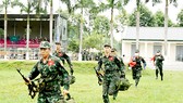 Đội tuyển QĐND Việt Nam cơ động ra vị trí thi bắn tỉa