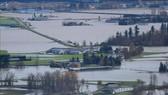Cảnh ngập lụt sau những trận mưa lớn tại Abbotsford British Columbia, Canada, ngày 17-11-2021. Ảnh: TTXVN