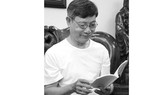 Tặng sách “Kim chỉ nam - Hồi phục sức khỏe cho bệnh nhân xương khớp”