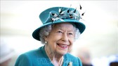 Nữ Hoàng Elizabeth II trong chuyến thăm Trường đại học Edinburgh ở Scotland ngày 1-7-2021. Ảnh: TTXVN