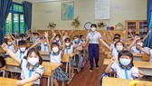 Học sinh lớp 1/1 hân hoan trong ngày làm quen lớp học
