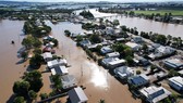 Toàn cảnh các căn nhà ngập trong nước ở Woodburn thuộc bang New South Wales. Ảnh: Getty Images