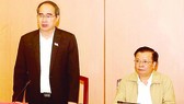     Bí thư Thành ủy TPHCM Nguyễn Thiện Nhân và Bộ trưởng Bộ Tài chính Đinh Tiến Dũng chủ trì cuộc làm việc giữa Thành ủy, UBND và Đoàn đại biểu Quốc hội TPHCM với Bộ Tài Chính
