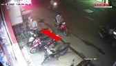 “Hiệp sĩ” lao xe vào khống chế kẻ trộm xe máy khiến người dân cảm kích