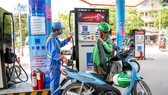 Cần giải pháp điều hành linh hoạt cho giá xăng dầu mới kiềm chế lạm phát,  không thể áp cứng nhắc theo quy định.