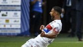 Nabil Fekir ăn mừng bàn mở tỷ số cho Olympique Lyon.