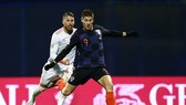 Andrej Kramaric ghi bàn chop Croatia trước Tây Ban Nha