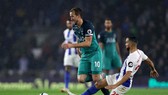 Harry Kane vượt qua hàng thủ Brighton