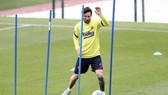 Leo Messi dính chấn thương trong buối tập.  