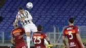 Ronaldo gỡ hòa cho Juventus trên chấm 11m