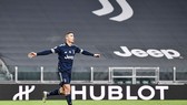 Ronaldo tiếp tục ghi bàn giúp Juve vào tốp 4