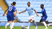 Raheem Sterling thường mất hút trước N'Golo Kante