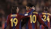 Ronaldinho tin rằng Messi sẽ ở ;lại để khioe61nh số 10 Barcelona trở thành bất tử