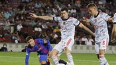 Lewandowski từng khiến Pique vất vả như thế nào