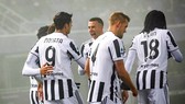 Các cầu thủ Juventus mừng bàn thắng