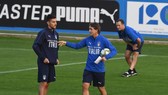 HLV Roberto Mancini trong buổi tập đầu tiên với tuyển Italy chuẩn bị trận gặp Bắc Macedonia