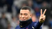 Kylian Mbappe ăn mừng cú đúp ở tuyển Pháp