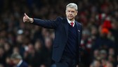 Arsene Wenger ủng hộ Man City