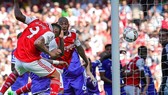Gabriel Jesus ghi bàn thắng thứ 2 bằng quả đánh đầu