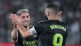 Karim Benzema và Federico Valverde không theo đội sang Đức