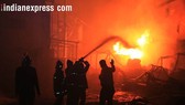 Vụ cháy tại nhà máy hóa chất. Ảnh: The Indian Express