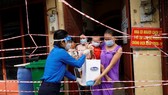 San sẻ khó khăn mùa dịch, Vinamilk tặng 45.000 phần quà cho người dân gặp khó khăn tại TPHCM, Bình Dương, Đồng Nai