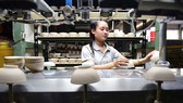 Dây chuyền sản xuất gốm sứ Minh Long 1, tỉnh Bình Dương - Ảnh: QUANG ĐỊNH