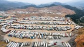 Bãi xe Dốc Quýt cách Cửa khẩu Hữu Nghị (Lạng Sơn) khoảng 7 km với hàng nghìn xe container, nhưng cửa khẩu này mỗi ngày chỉ xuất khẩu được khoảng 100 xe