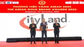 Đại diện CityLand Group nhận danh hiệu Top 10 Thương hiệu Vàng Asean 2022.