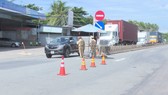 Lực lượng chức năng tỉnh Tây Ninh kiểm tra tại các chốt kiểm dịch