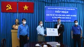 Hỗ trợ 2 tỷ đồng chăm lo công nhân, lao động quận Bình Tân