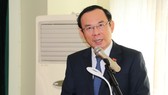 Bí thư Thành ủy TPHCM Nguyễn Văn Nên thăm cán bộ, nhân viên Đại sứ quán Việt Nam tại Lào