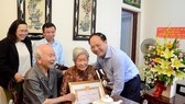 Trao Huy hiệu 70 năm tuổi Đảng cho đảng viên cao tuổi Đảng