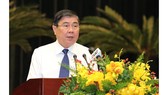 Chủ tịch UBND TPHCM Nguyễn Thành Phong phát biểu tại kỳ họp. Ảnh: VIỆT DŨNG