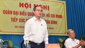Bí Thư Thành ủy TPHCM Nguyễn Thiện Nhân phát biểu trong buổi tiếp xúc cử tri quận Tân Bình. Ảnh: VIỆT DŨNG