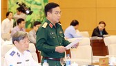 Thượng tướng Lê Chiêm, Thứ trưởng Bộ Quốc phòng phát biểu tại phiên họp. Ảnh: TTXVN