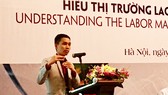 PGS, TS Nguyễn Đức Thành, Viện trưởng Viện Nghiên cứu kinh tế và chính sách (VEPR) trình bày Báo cáo kinh tế thường niên năm 2018 