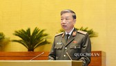 Bộ trưởng Bộ Công an Tô Lâm trình bày báo cáo trước Quốc hội. Ảnh: QUOCHOI