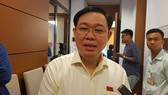 Bí thư Thành ủy Hà Nội Vương Đình Huệ trao đổi với phóng viên chiều 8-6
