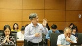 ĐB Trương Trọng Nghĩa (TPHCM) phát biểu tại phiên họp tổ ĐBQH sáng 11-6. Ảnh: VIẾT CHUNG
