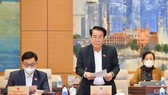 Trưởng Ban Dân nguyện Dương Thanh Bình báo cáo tại phiên họp của UBTVQH chiều 18-1