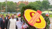 Chủ tịch Hạ viện Ấn Độ Om Birla cùng Đoàn đại biểu Nghị viện Cộng hòa Ấn Độ tại Lăng Chủ tịch Hồ Chí Minh