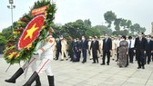  Lãnh đạo TPHCM dâng hương tưởng niệm các anh hùng liệt sĩ nhân Ngày Giải phóng miền Nam, thống nhất đất nước