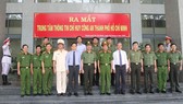 Các đồng chí lãnh đạo, đại biểu chụp hình lưu niệm tại buổi lễ ra mắt Trung tâm thông tin chỉ huy Công an TPHCM