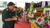 Bộ Tư lệnh TPHCM thăm, động viên gia đình nạn nhân vụ hỏa hoạn 6 người tử vong