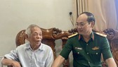 Trung tướng Nguyễn Văn Nam thăm, chúc thọ cụ Trần Văn Thấn