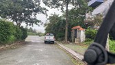 Công an có mặt tại khu vực hiện trường sáng 7-8. Ảnh: CHÍ THẠCH