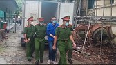Bị cáo Nhâm Hoàng Khang được đưa tới tòa