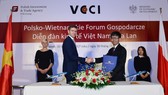 Đại diện Vietnam Airlines và LOT ký biên bản hợp tác
